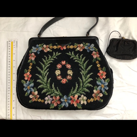 Vintage black needlepoint medium framed purse - Picture 4 of 7